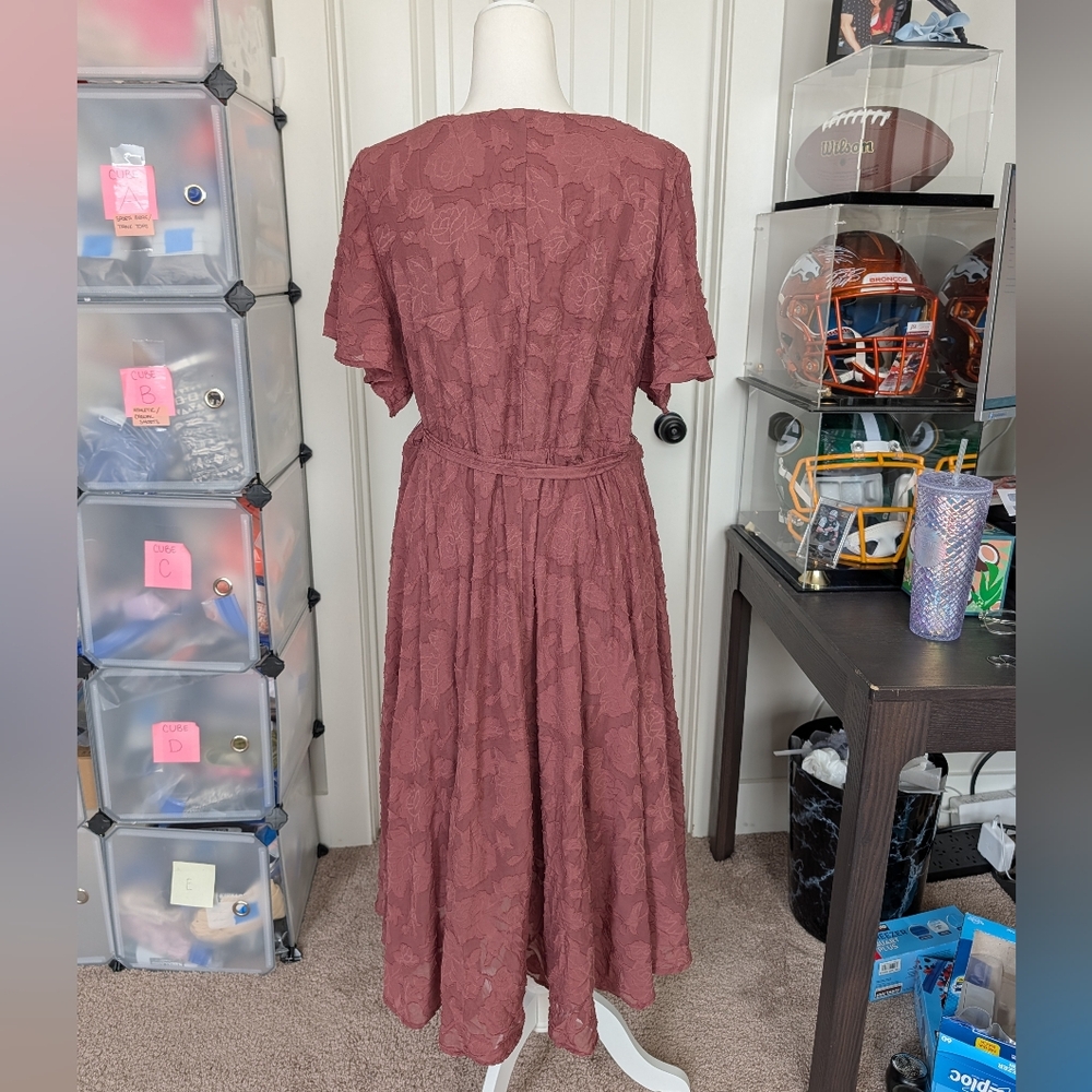 Torrid Pink Floral Burnout Jacquard Wrap Midi Dress Size 3 - Picture 5 of 16